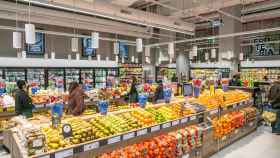 Lneales de fruta en un supermercado de BM / Grupo Uvesco
