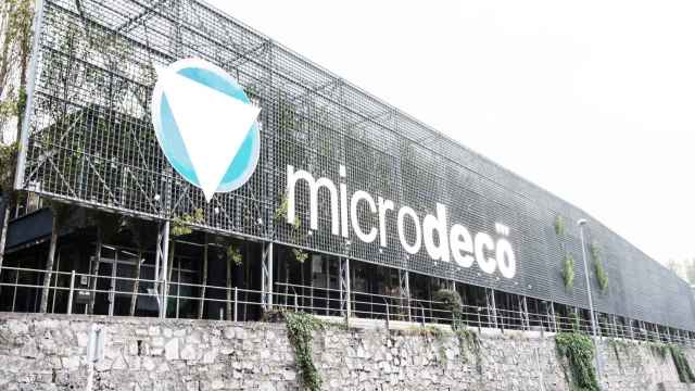 Exterior de las instalaciones de la empresa Microdeco ubicada en Ermua / CV