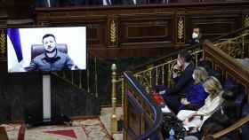 El presidente de Ucrania, Volodmir Zelenski, interviene telemticamente en el hemiciclo del Congreso de los Diputados. / EFE