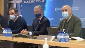 El lehendakari en la mesa de crisis del Gobierno vasco./ EP
