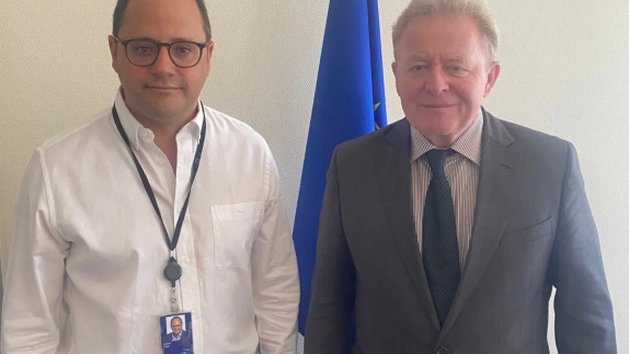 El eurodiputado riojano, César Luena, junto al comisario europeo de Agricultura Janusz Wojciechowski / CV