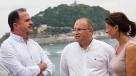 El presidente del PP vasco, Carlos Iturgaiz, junto al vicesecretario de organizacin del partido, Miguel Tellado, en San Sebastin / Europa Press