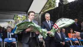 El lehendakari Urkullu junto al primer secretario de la embajada de Ucrania, Sergii Solovey, durante el acto conmemorativo del bombardeo de Gernika / Irekia