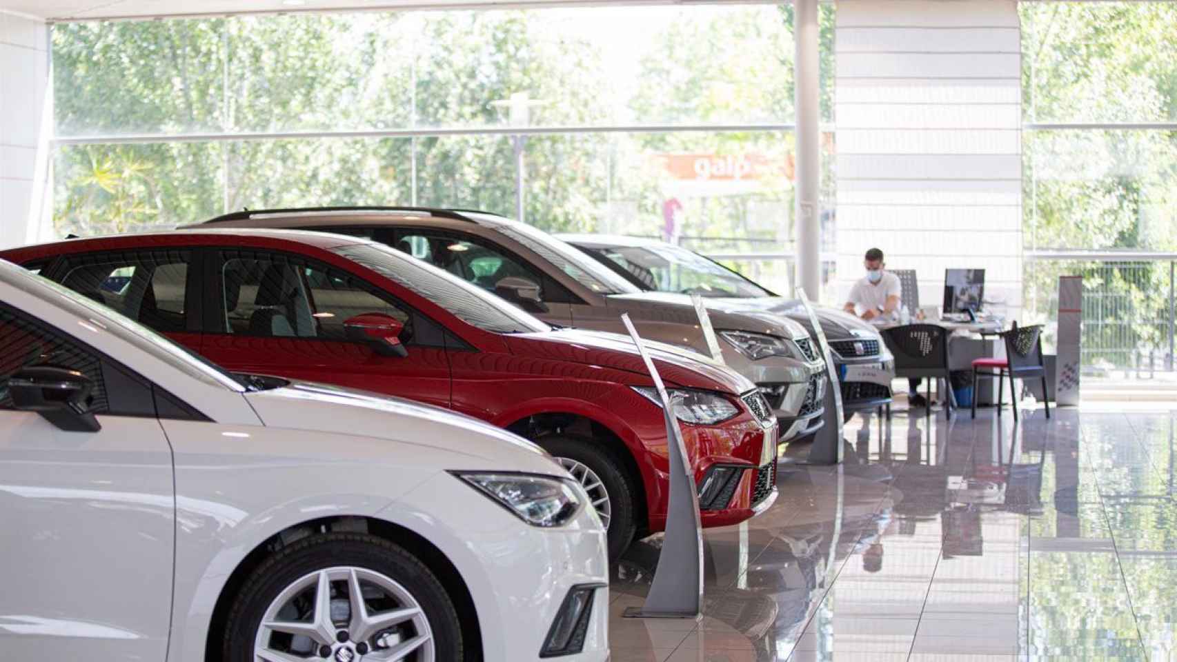 Las ventas de coches siguen cayendo en Euskadi / EP