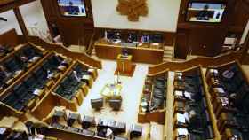 La 'ley vasca antipandemia' podra ser considerada en el Parlamento vasco en el pleno del prximo 22 de abril. PARLAMENTO VASCO