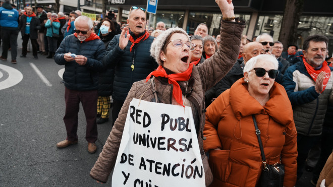Varias personas se manifiestan para denunciar la situación de Osakidetza en Euskadi / Europa Press