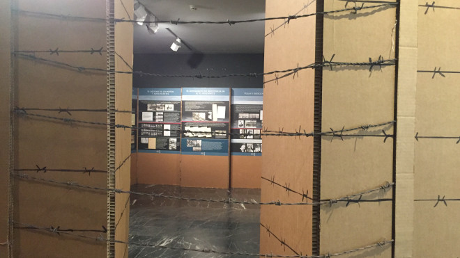 La exposición cuenta con más de 160 documentos, entre fotografías, dibujos de los prisioneros e información nazi y aliada / CENTRO MEMORIAL