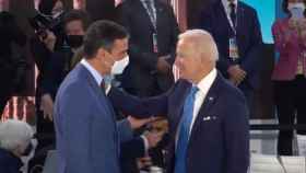 El presidente Pedro Snchez saluda a Joe Biden./ EP