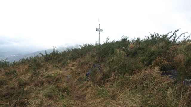Imagen de la cruz del monte Buruntza de Andoain antes de su derribo por parte de la juventudes de Sortu. / Euskadi.eus