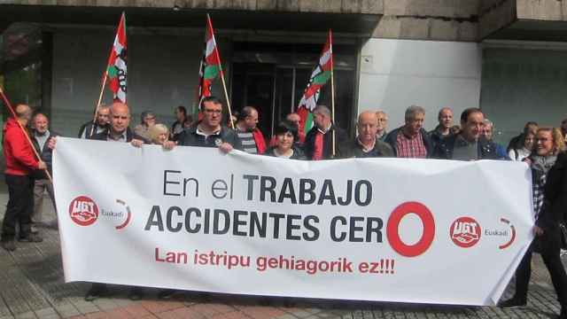 Pancarta contra los accidentes laborales de Euskadi / EP