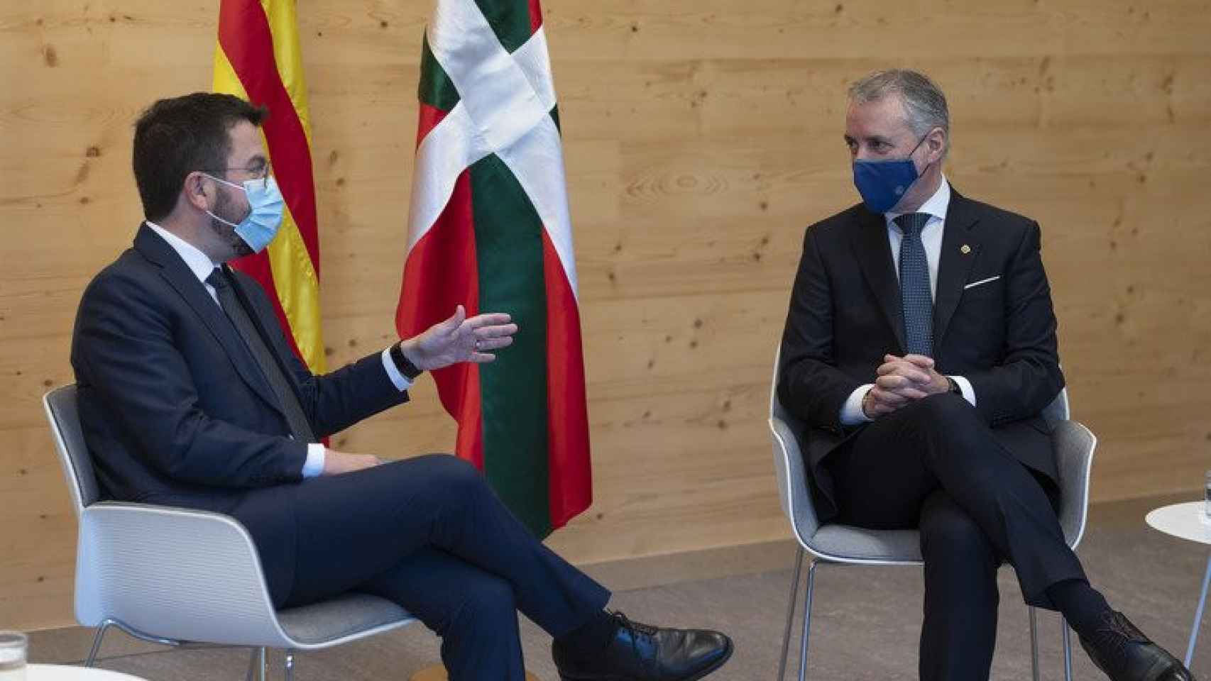 El Lehendakari, Iigo Urkullu, se ha reunido, esta maana, con el presidente de la Generalitat de Catalunya, Pere Aragons. / IREKIA
