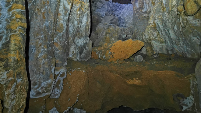 Un túnel del TAV en el interior de una galería de la cueva de Lezetxiki / EFE