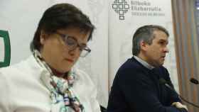 Los representantes de la Dicesis de Bilbao Gemma Escapa y Carlos Olabarri este mircoles. /Efe