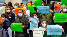 Una protesta de la plantilla de Osakidetza ante un centro de salud de Vitoria-Gasteiz. / EFE