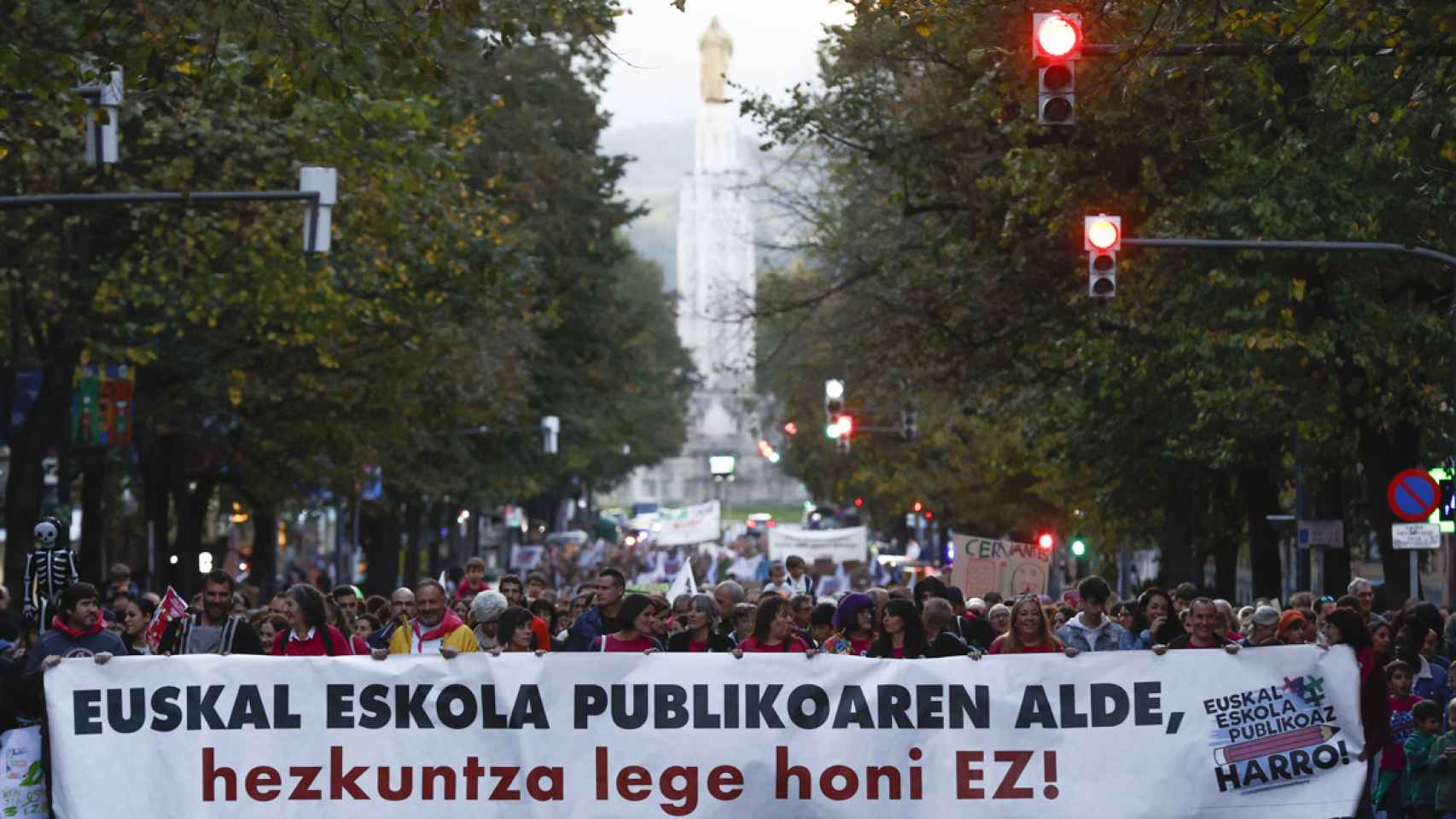 Cabecera de la manifestacin de este sbado en Bilbao contra la Ley de Educacin. / EFE
