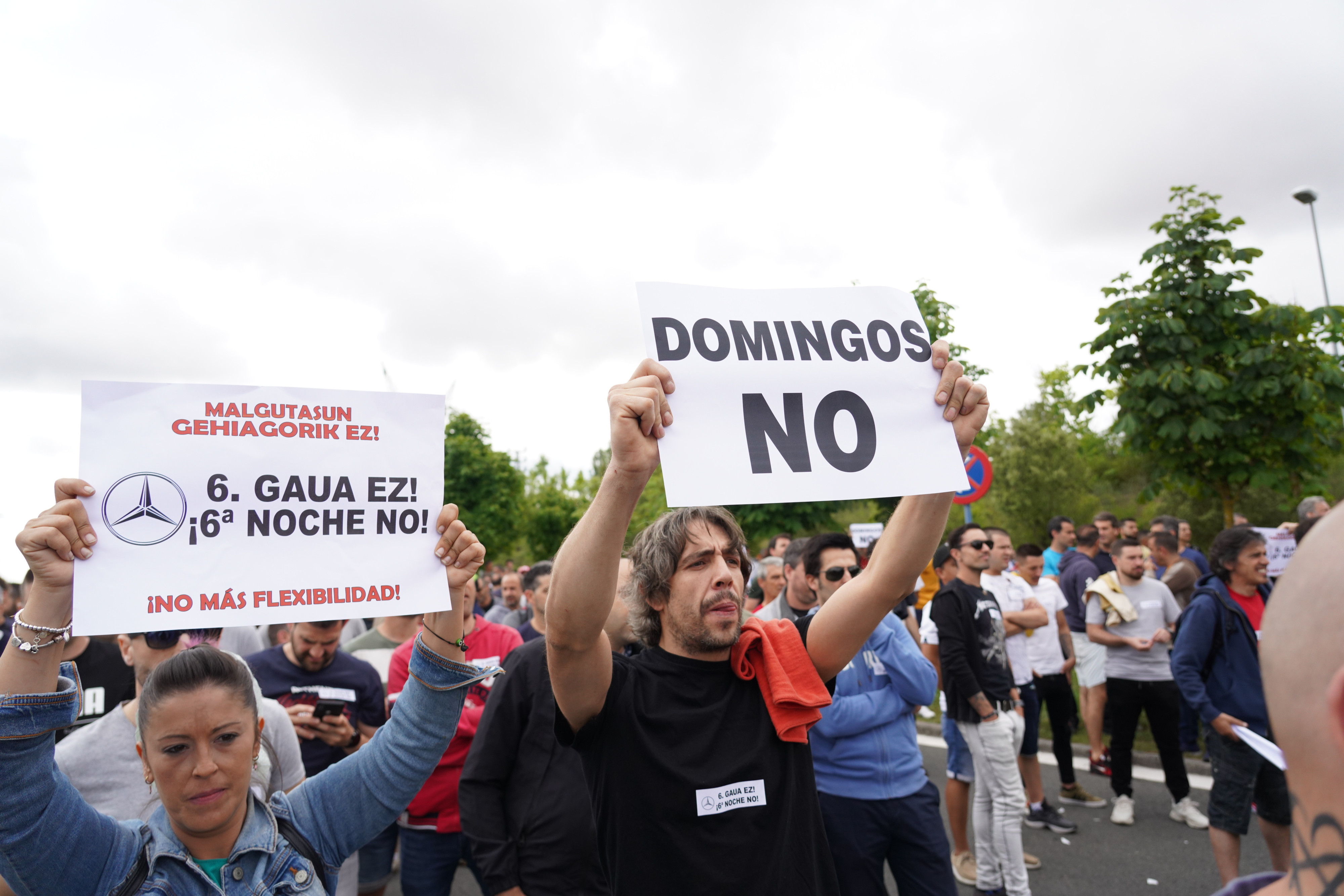 Trabajadores de Mercedes en una manifestación / Iñaki Berasaluce (EP)