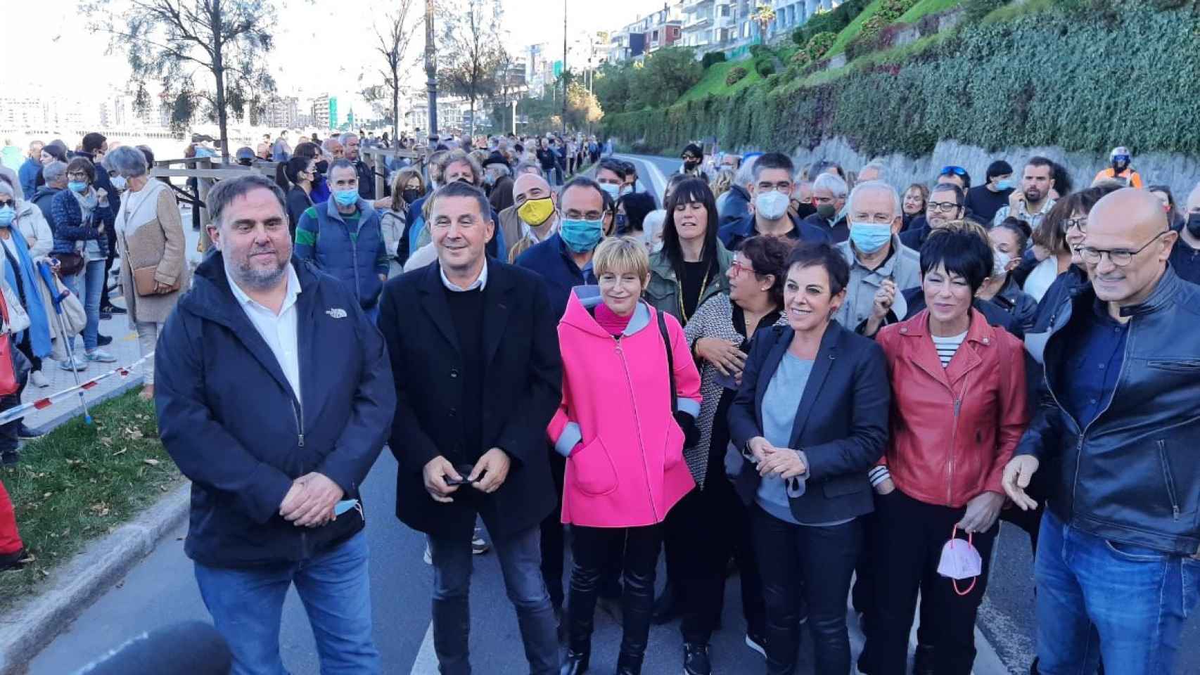 Oriol Junqueras junto a Arnaldo Otegi en la marcha por los presos de ETA./ Twitter