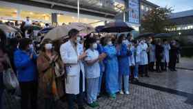 Personal sanitario durante una concentracin, ante el Hospital de Donosti de San Sebastin./ EuropaPress