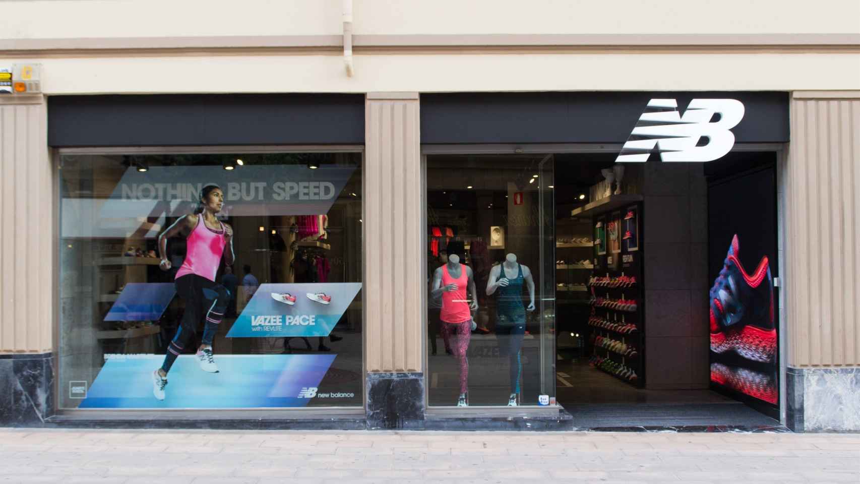 Las tiendas New Balance en España cierran antes lo previsto al quedarse sin