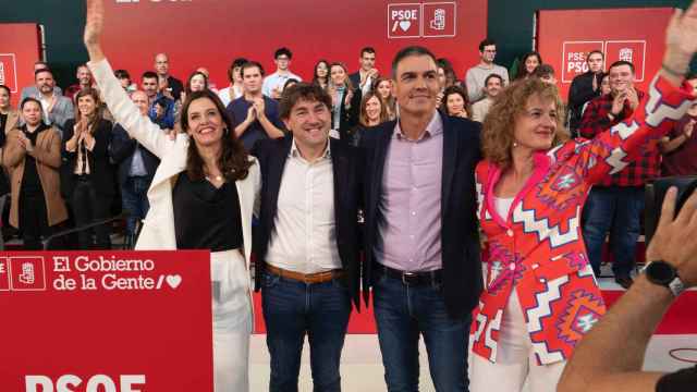Pedro Snchez junto a Maider Etxebarria, Eneko Andueza y Cristina Gonzlez este sbado en Vitoria. /PSE
