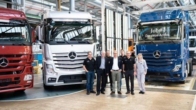 Responsables de Mercedes Trucks en la planta de Wörth / EP