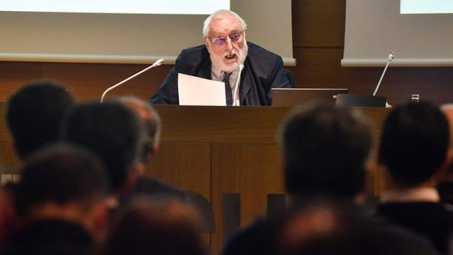 Imagen de archivo del profesor Javier Elzo durante una ponencia. UNIVERSIDAD DE DEUSTO