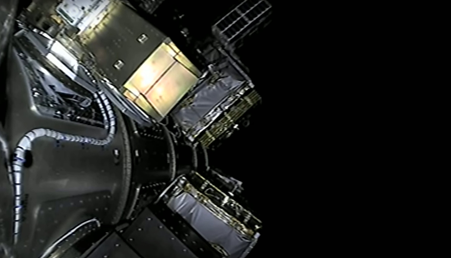 Momento en el que el satélite Urdaneta de Satlantis (arriba en el centro) se separa del Space X / Space X