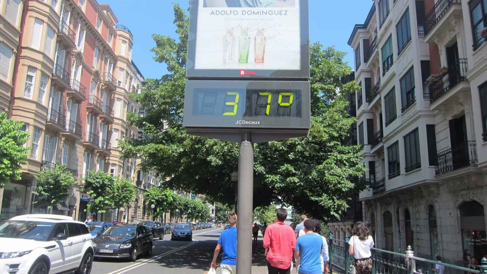 Imagen de un termómetro en la calle durante una ola de calor en Bilbao. / EP