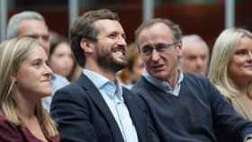 El presidente nacional del PP, Pablo Casado, junto a Alfonso Alonso en una imagen de archivo. /EP