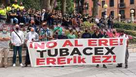 Trabajadores de Tubacex concentrados frente a los juzgados de Bilbao./ EP