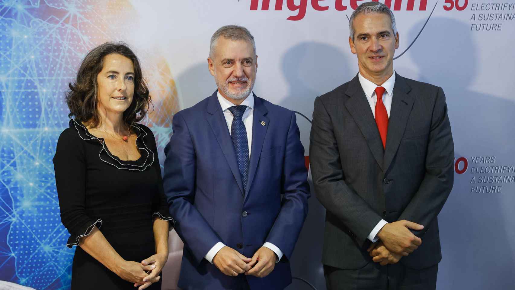 Teresa Maradiaga, presidenta de Ingeteam, junto al lehenedakari Urkullu y Adolfo Rebollo, CEO de Ingeteam / Miguel Toa (EFE)