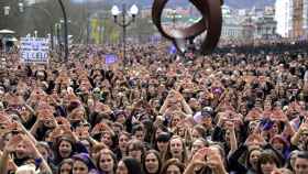 Manifestacin con miles de mujeres el pasado 8M en Bilbao. / EFE