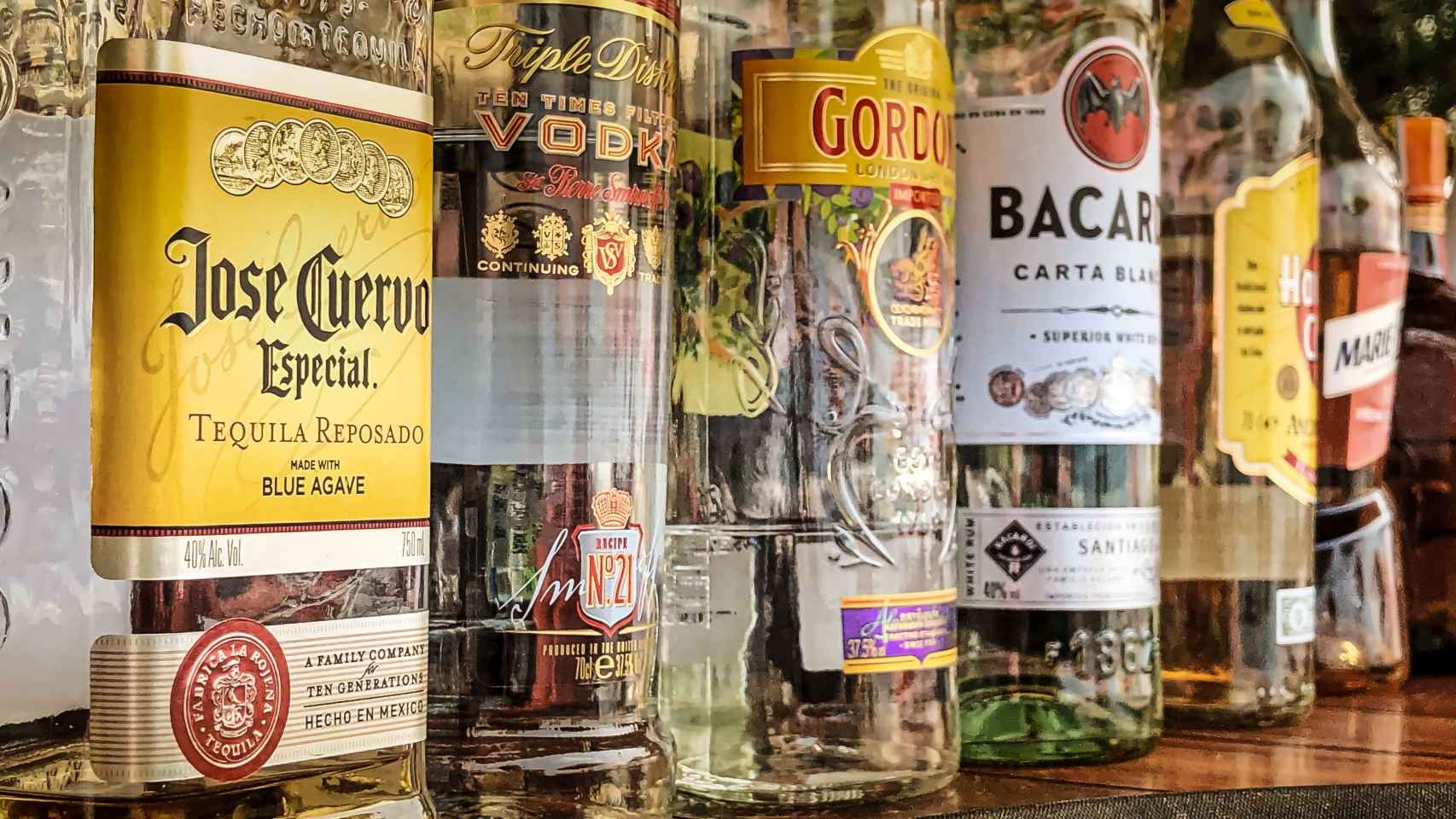 Varias botellas de alcohol, en una imagen de archivo / Andreas M (Unsplash)