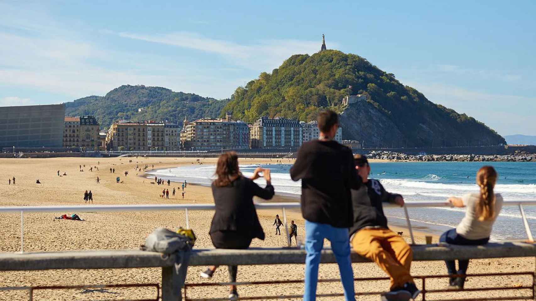 Turistas en San Sebastian. / Basquetour