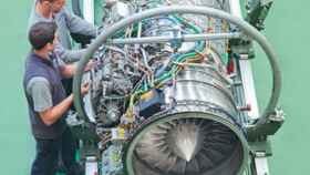 Trabajadores con una turbina de ITP Aero / CV