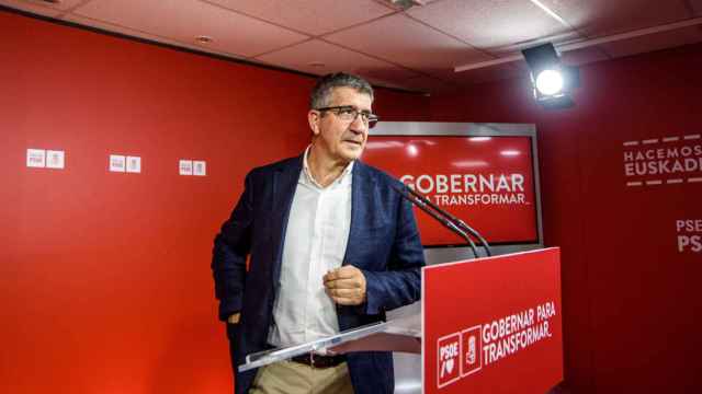 El portavoz del grupo parlamentario socialista en el Congreso de los Diputados, Patxi Lpez, ha hecho declaraciones este mircoles en Bilbao. EFE/Javier Zorrilla