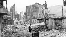 Gernika tras sufrir el bombardeo en abril de 1937. / Getty
