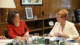 La consejera de Desarrollo Econmico, Arantxa Tapia, con la Ministra de Transicin Ecolgica, Teresa Ribera. / EP