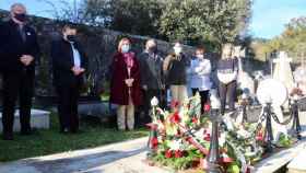 El presidente del EBB del PNV, Andoni Ortuzar, junto a la tumba de Sabino Arana en Sukarrieta (Bizkaia). EAJ-PNV
