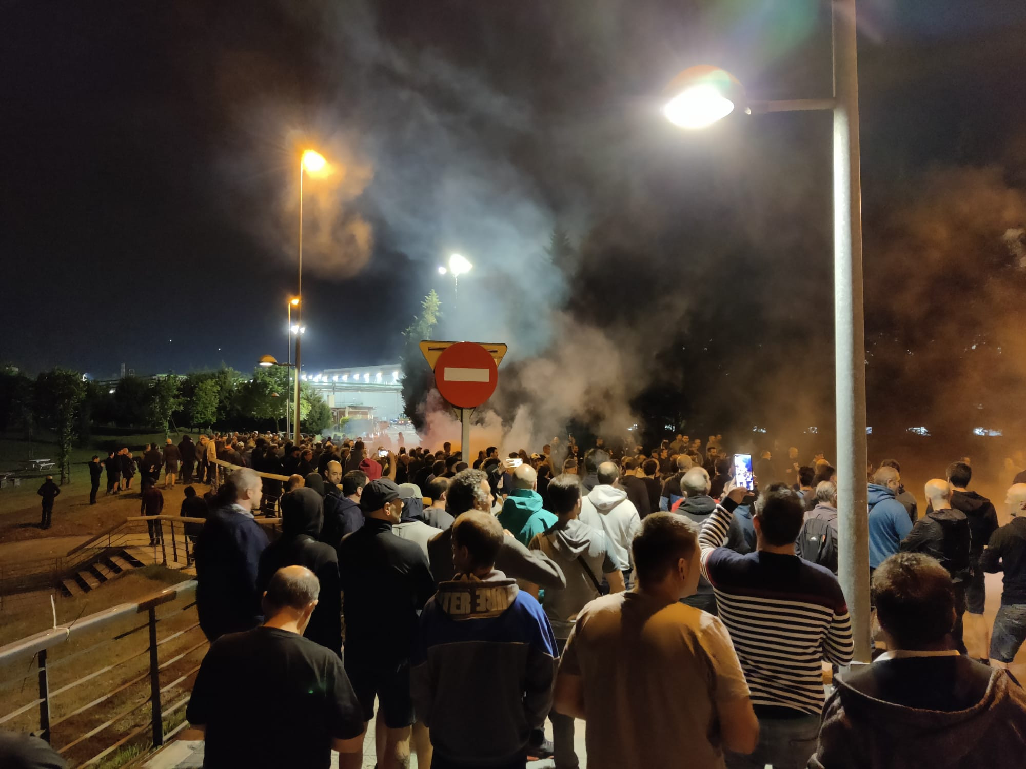Piquete en Sidenor en la huelga del metal de Bizkaia. / Twitter: @ugt_fica