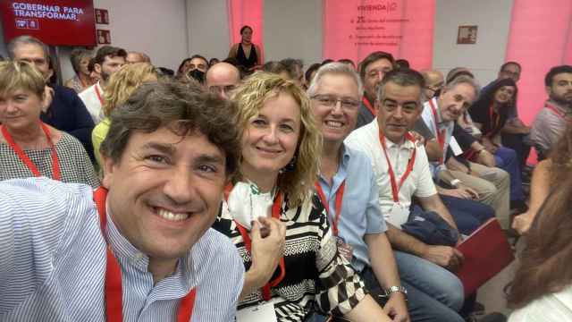 El secretario general del PSE-EE, Eneko Andueza, junto al resto de la delegacin vasca que ha acudido este sbado al comit federal del PSOE / Eneko Andueza