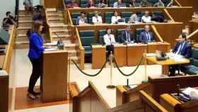 Idoia Mendia interviene en un pleno del Parlamento vasco. / EUROPA PRESS