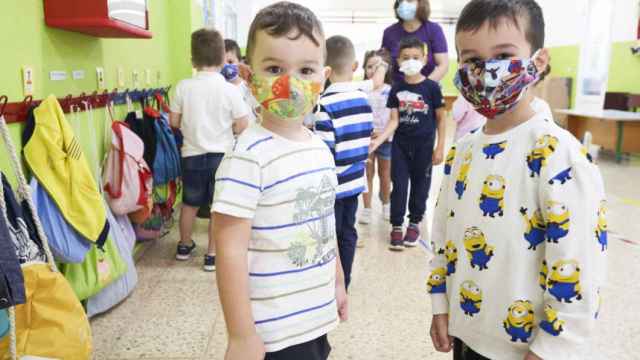 Nios con mascarillas en un centro escolar de Euskadi/Irekia