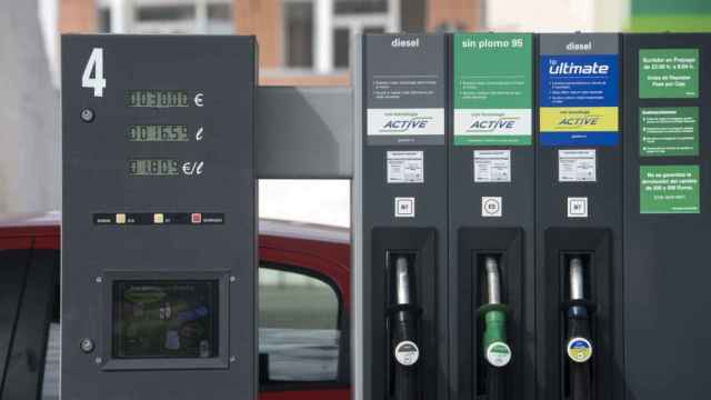 Las gasolineras anticipan una cada del consumo ante unos precios de rcord. / EFE