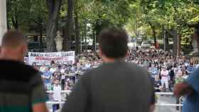 Asamblea de trabajadores durante el noveno da de huelga en Mercedes Vitoria / EP