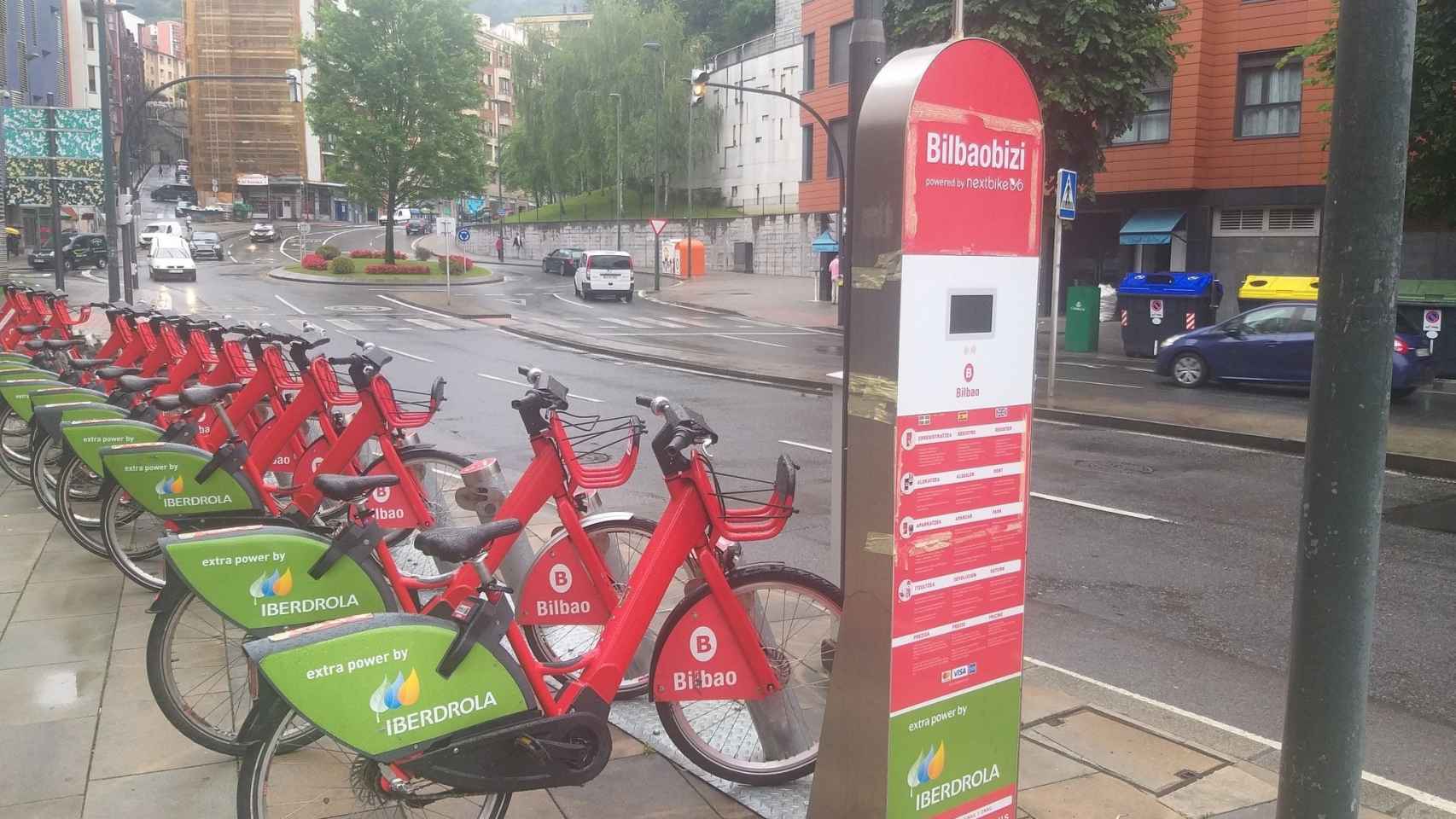 Bicicletas elctricas municipales en Bilbao. / EP