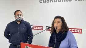 La secretaria general de CCOO Euskadi, Loli Garca, junto a Fran Osuna. / CV