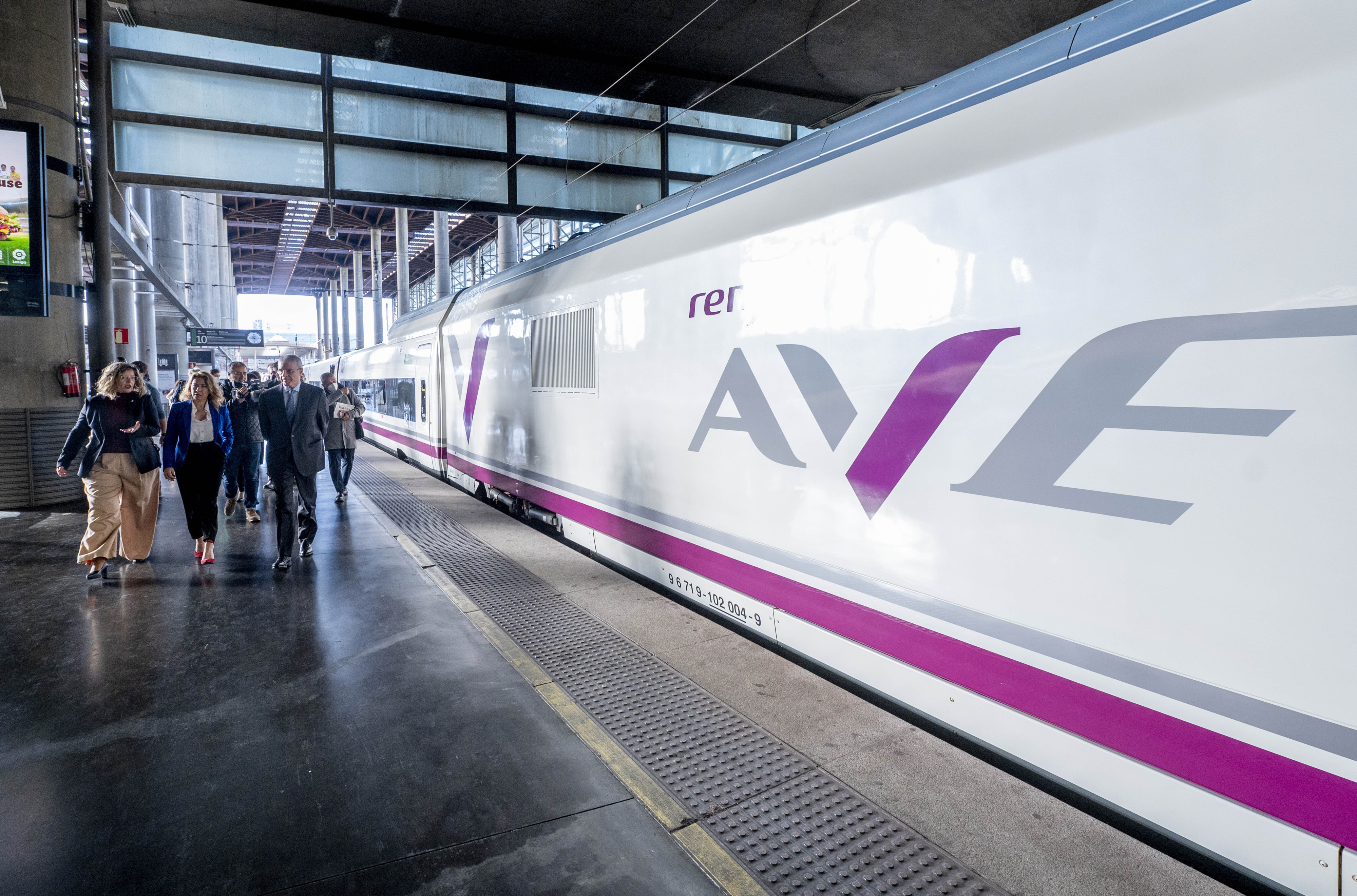 Presentación de la nueva imagen corporativa de los trenes en el 30 aniversario del AVE. / EP