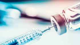 Tercera dosis de la vacuna, en busca de evidencias. / ADOBE STOCK
