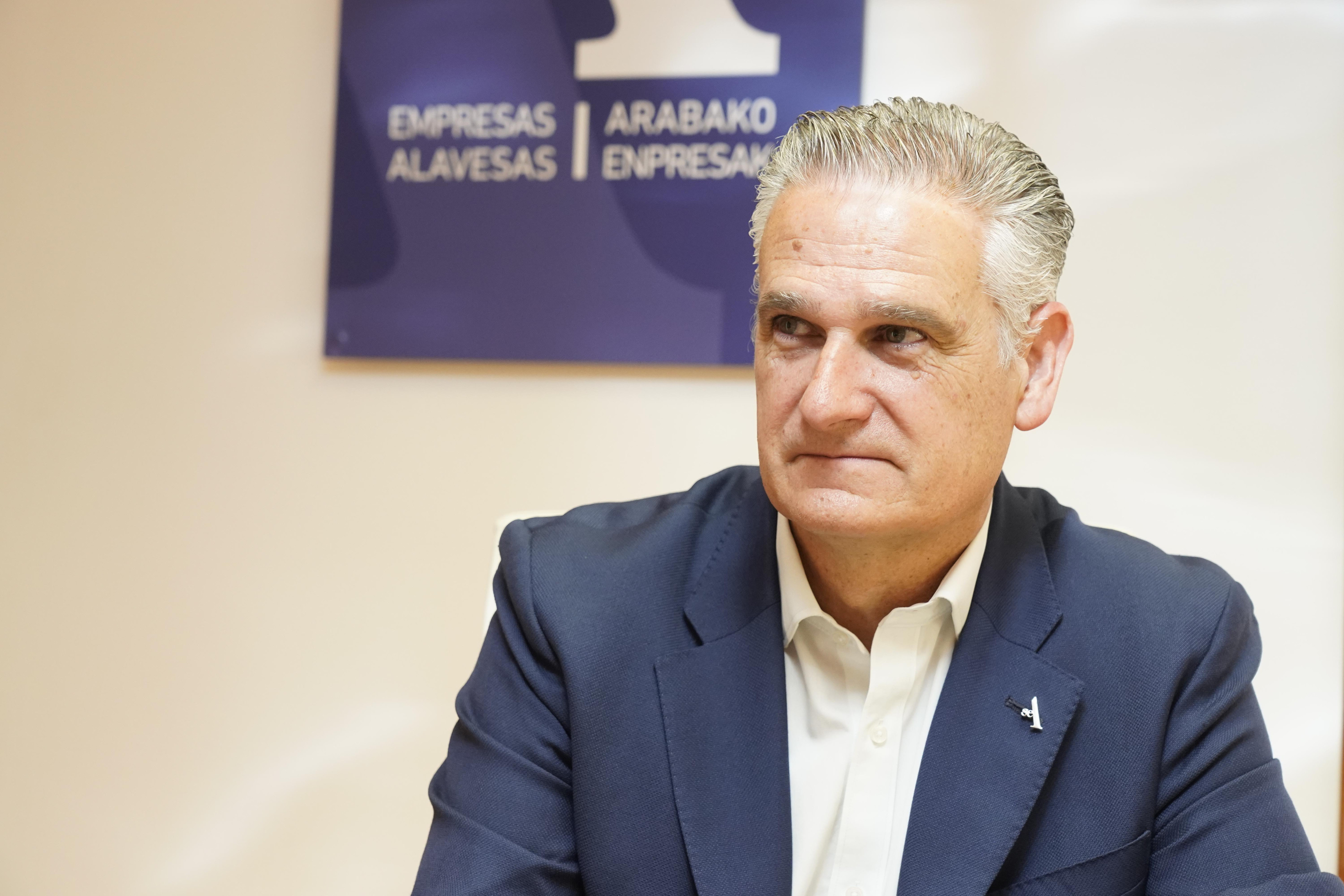 Juan Ugarte, presidente de la patronal alavesa, en una entrevista con 'Crónica Vasca'. / Paulino Oribe